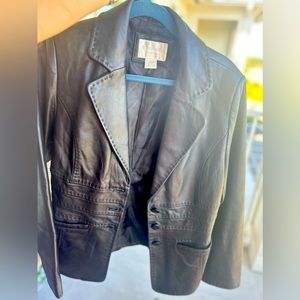 Worthington Lamb leather jacket. Beautiful details.